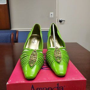 Amanda Green decorative Woman 10 W Shoe